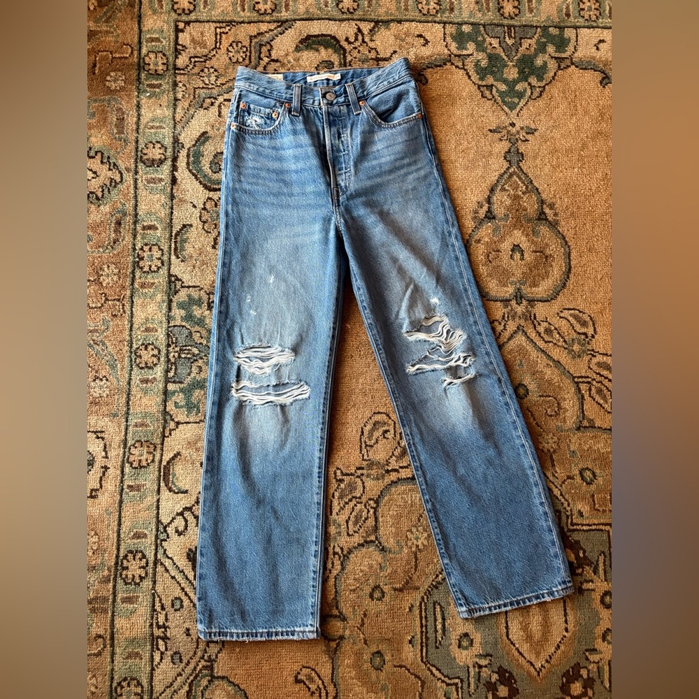 Levi's Ribcage Straight Ripped Jeans. Women's Size 24.